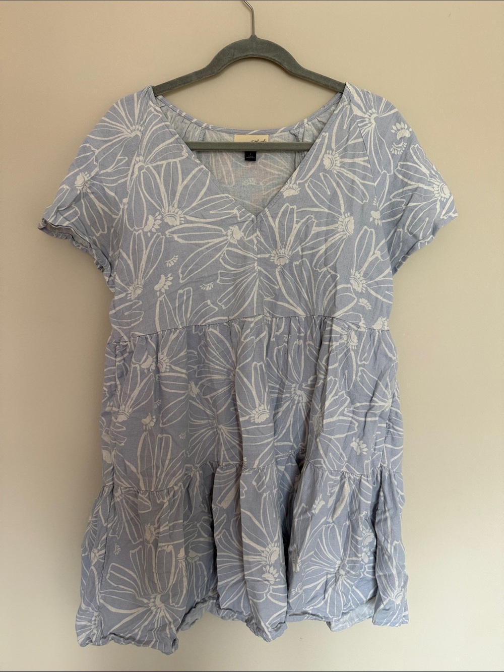 Universal Thread Light Blue Floral Tiered V-Neck Tunic Top